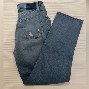 Abercrombie Curve Love. Ultra High Rise 90’s Straight Jean